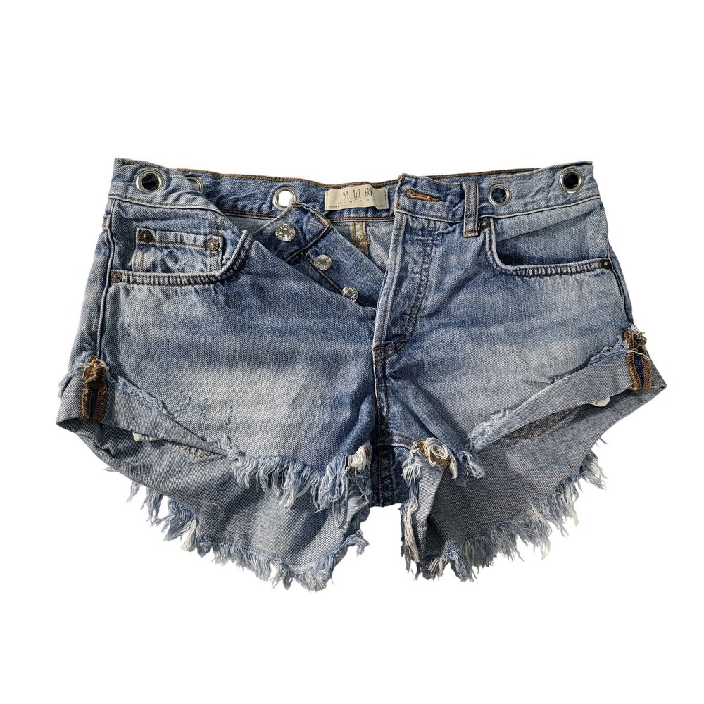 We The Free Denim Shorts Distressed Frayed Hem Metal Detail Light Wash M - Picture 2 of 7